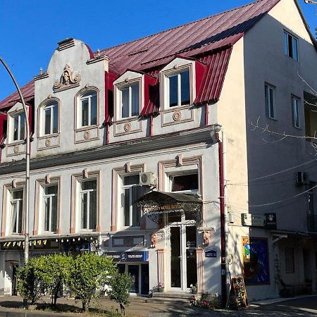 Old Clty Hotel Batoemi Buitenkant foto
