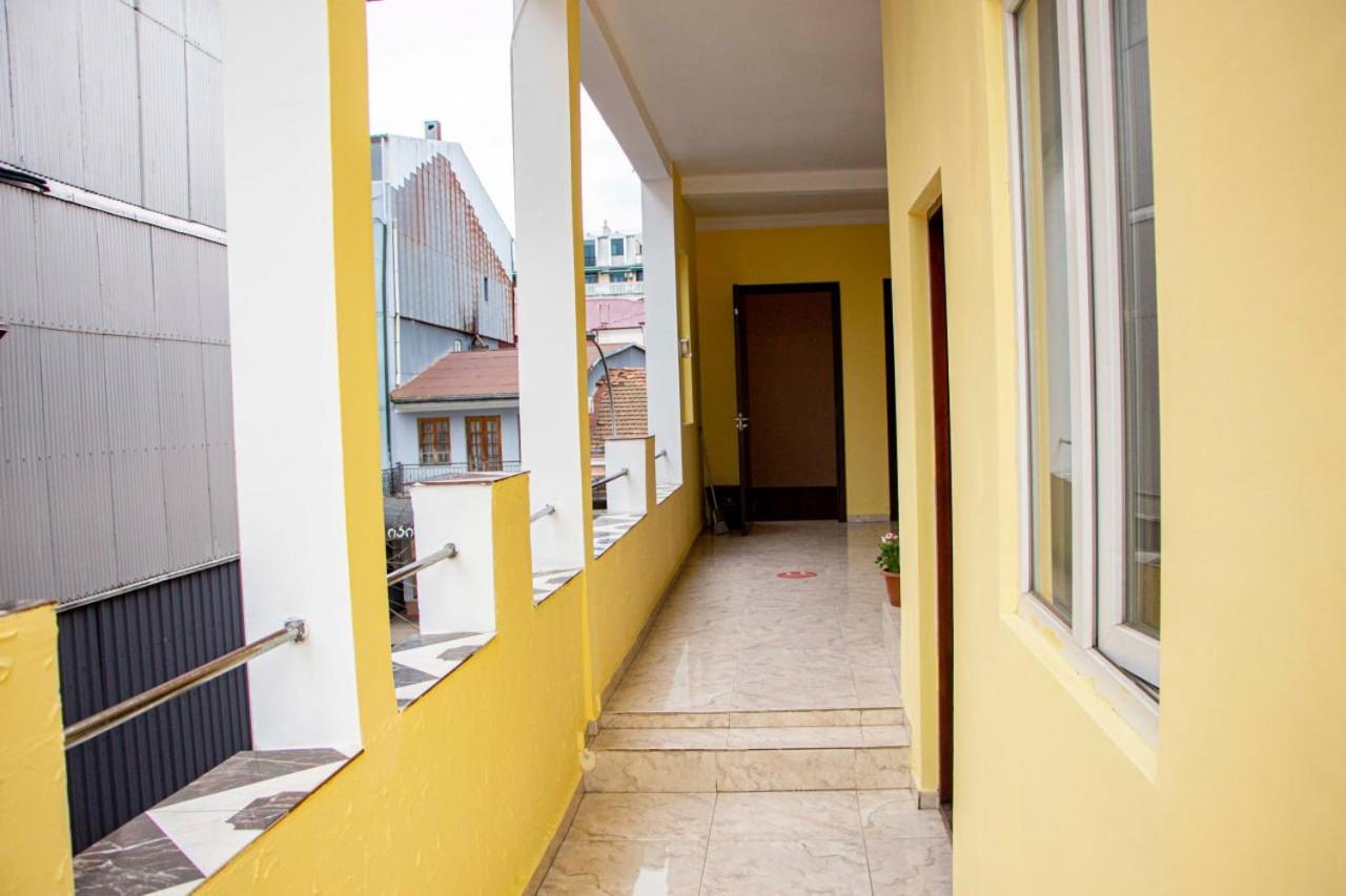 Old Clty Hotel Batoemi Buitenkant foto