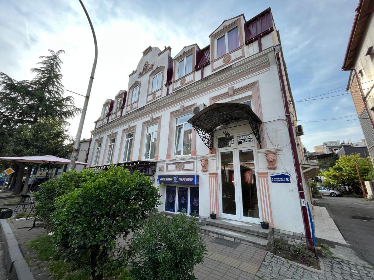 Old Clty Hotel Batoemi Buitenkant foto