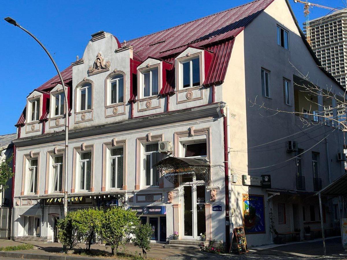 Old Clty Hotel Batoemi Buitenkant foto