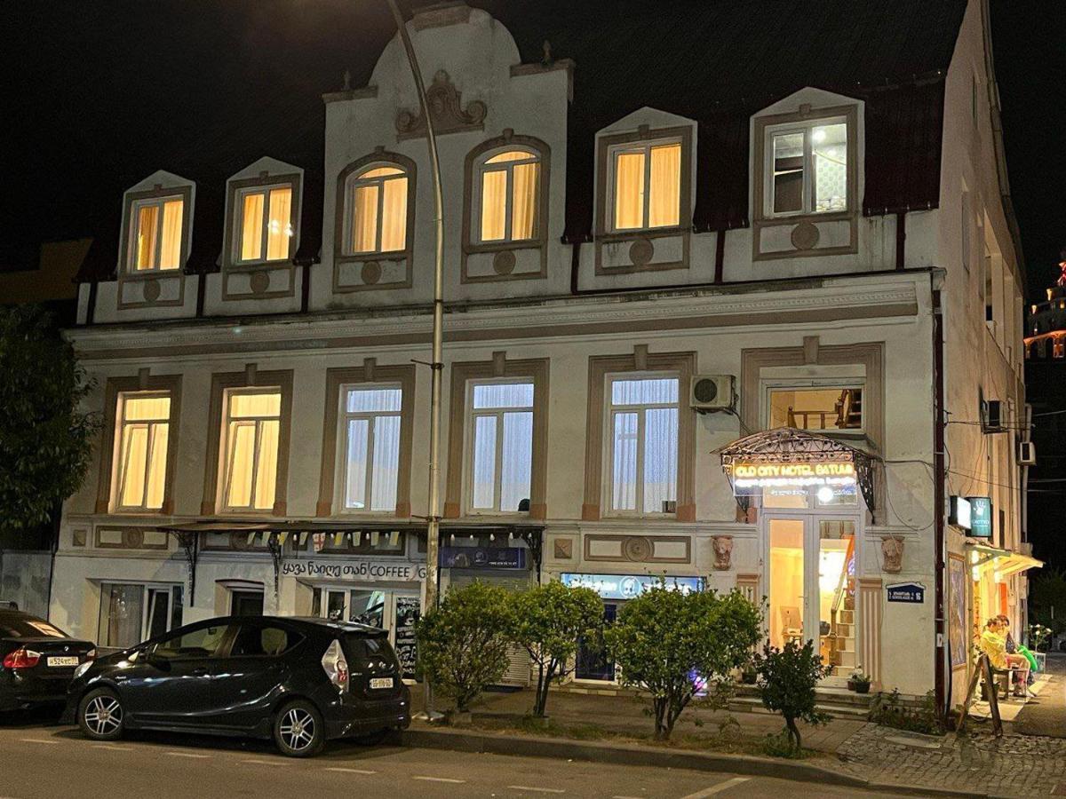 Old Clty Hotel Batoemi Buitenkant foto