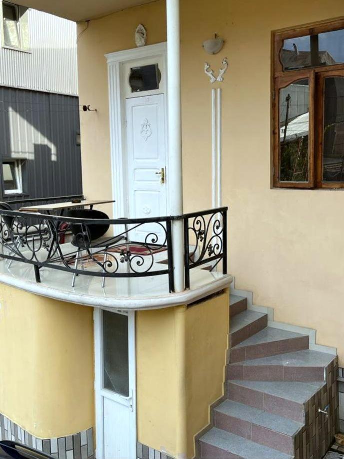 Old Clty Hotel Batoemi Buitenkant foto